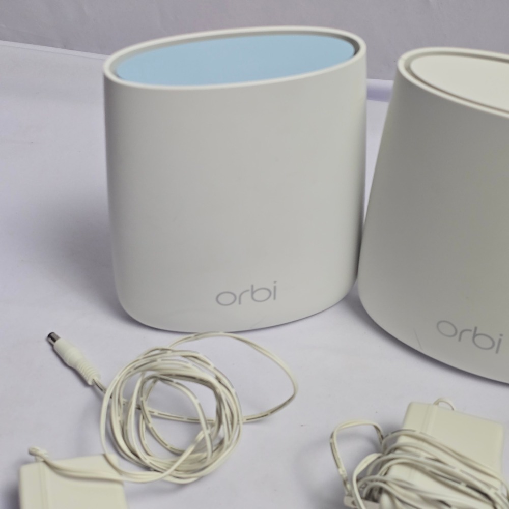 Netgear Orbi Mesh WiFi System AC2200 RBR20 Router 2 RBS20 Satellites White - Picture 4 of 8